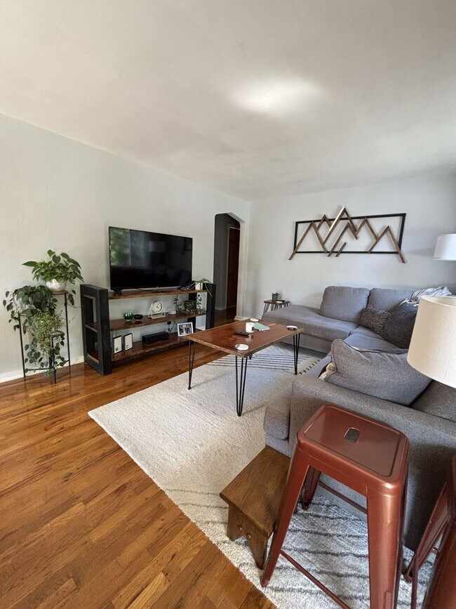 Foto del edificio - 3 Bed 1 Bath in Coraopolis, PA