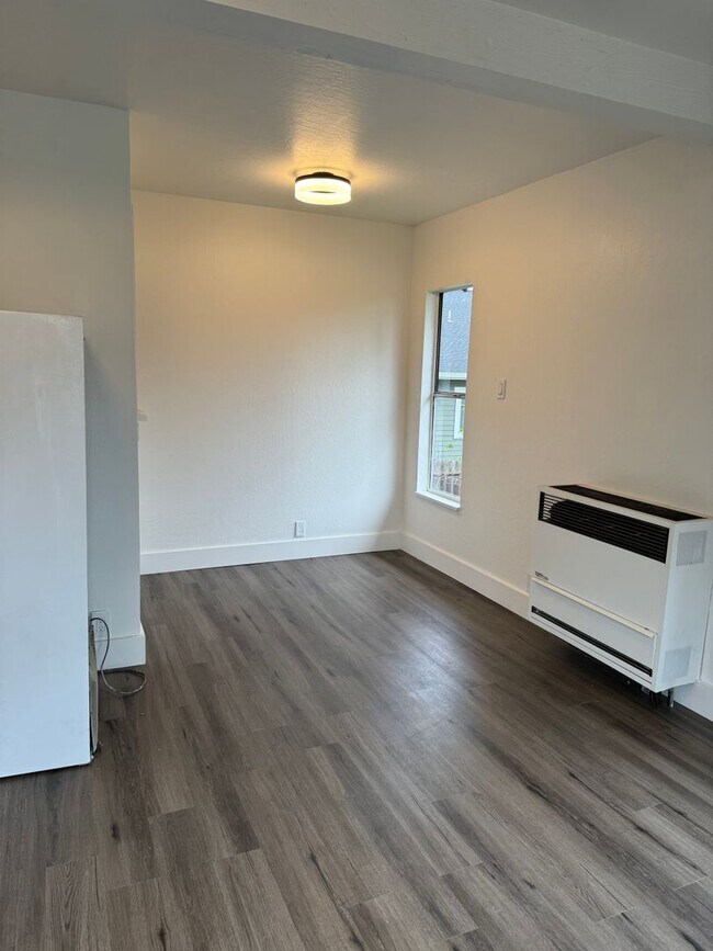 Building Photo - Hartz Property Management presents 1035 Mo...