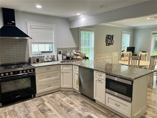 Building Photo - 145 Montgomery St