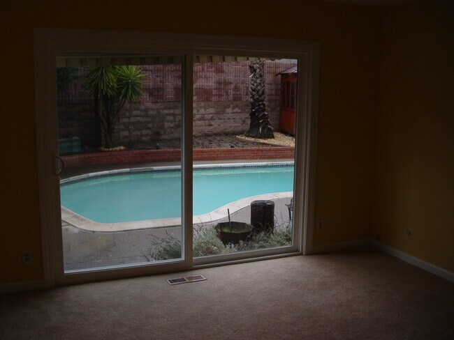 Building Photo - 123 Corrinne Ct