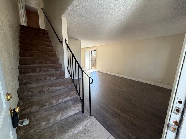 Foto del edificio - 2 bedroom | 1.5 bathroom | Citrus Heights Town Home