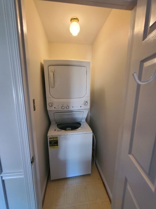 Foto del edificio - Townhome in Convenient Location