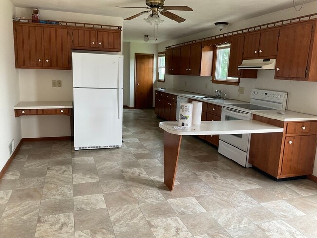 Building Photo - 4 br, 2 bath House - 25 GRANDVIEW DR