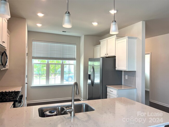 Foto del edificio - 6938 Walnut Branch Ln