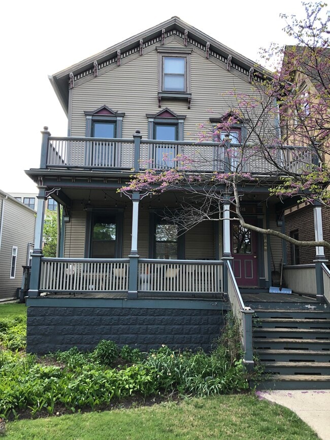 Building Photo - 4546 N Hermitage Ave