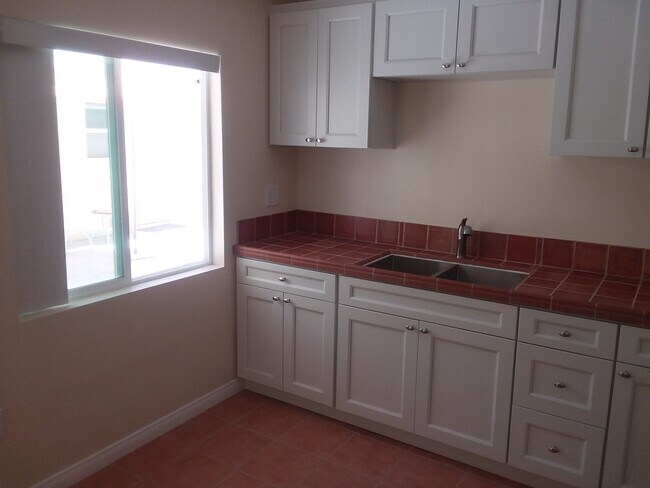 Building Photo - 845 Morada Pl