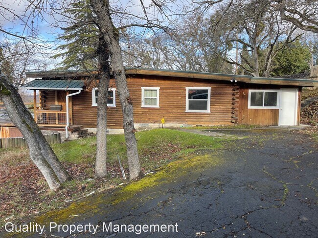 Building Photo - 2 br, 1.5 bath House - 3496 N Foothill Road