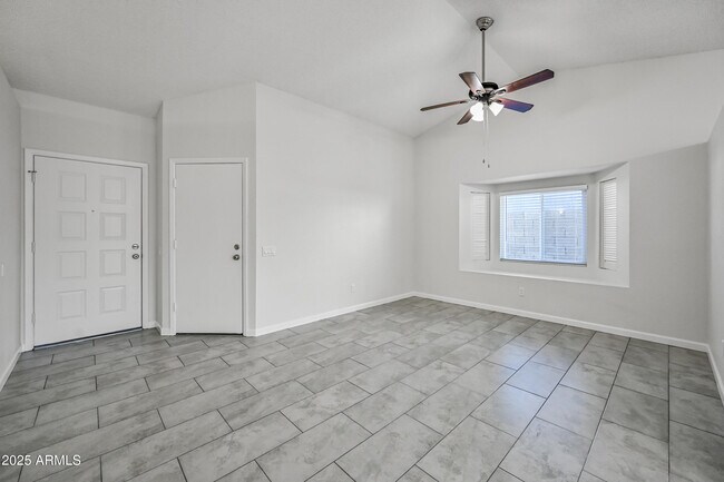 Foto del edificio - 1813 E Grandview Rd