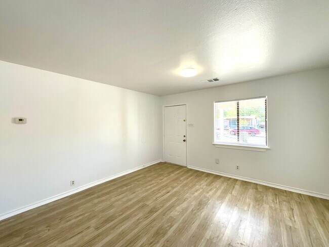 Building Photo - Move-In Ready 3-Bedroom Just Minutes from ...