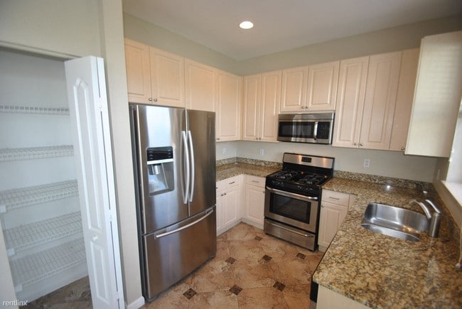 Building Photo - 3 br, 2.5 bath House - 10155 Foal Rd