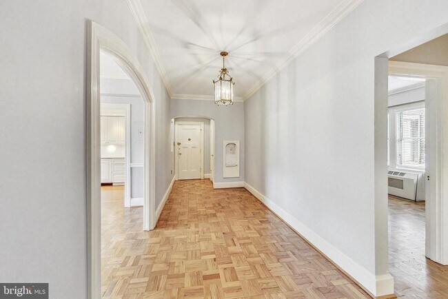 Foto del edificio - 3900 Cathedral Ave NW