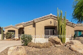Building Photo - 737 S Sycamore Pl