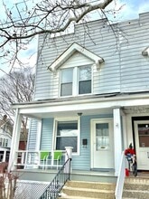 Building Photo - 640 10th Ave