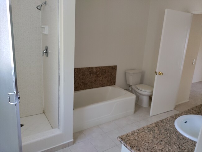 Shared bathroom upstairs - 380 S Mentor Ave