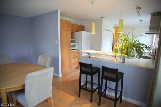 Building Photo - 21 Alcott Dr
