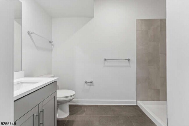 Building Photo - 3 Parker Ln