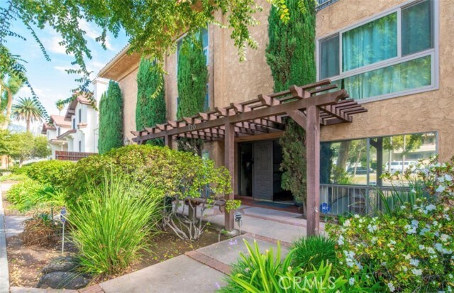 Primary Photo - 120 S Sierra Madre Blvd