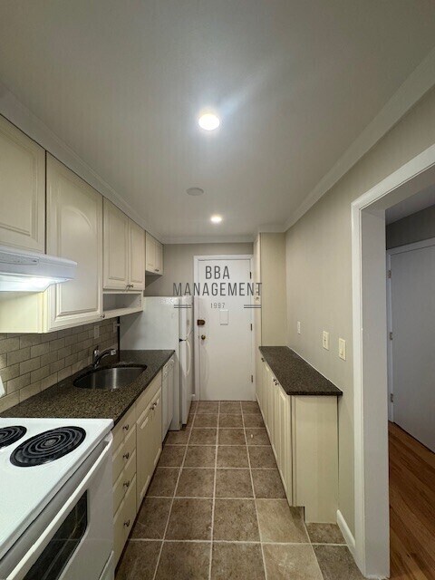 Foto principal - 28 Brentwood St