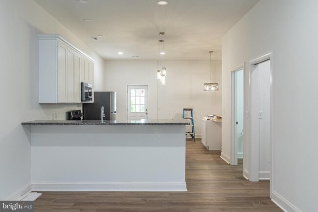 Building Photo - 44 N Oak St