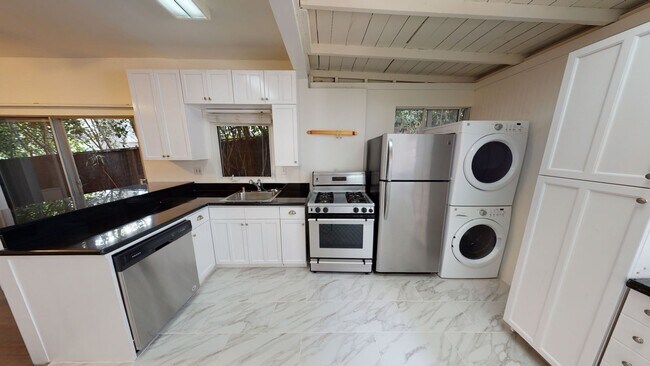 Foto del edificio - West Hollywood Oasis! *FREE RENT*