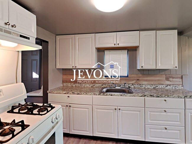 Building Photo - Your Next-Door Deal: Rent Ready!