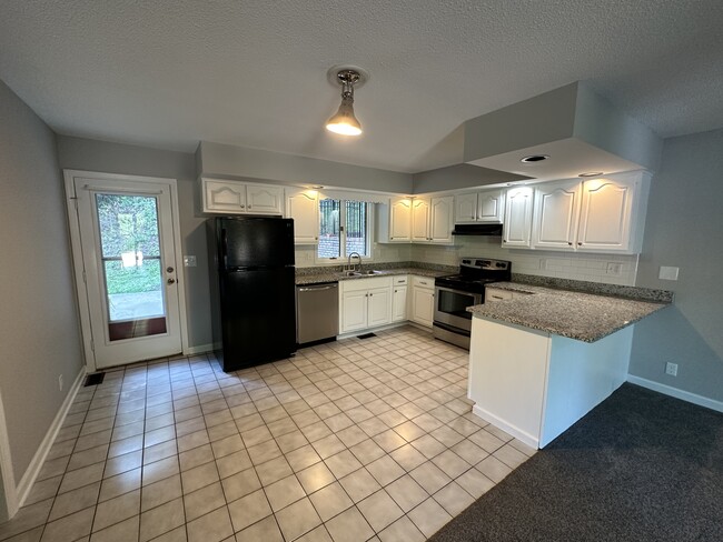 Building Photo - 119 Lancelot Ct