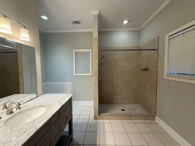 Building Photo - 311 Wesleyan Dr