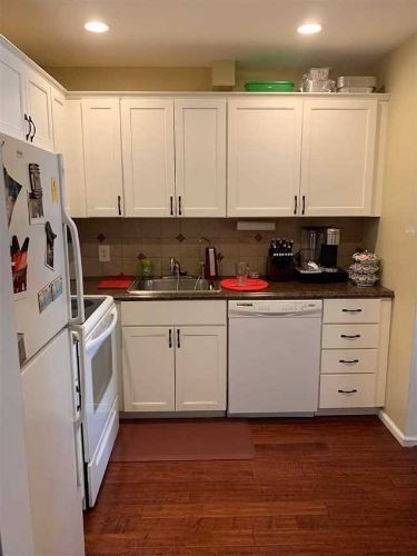 Building Photo - 13 Scarborough Ln