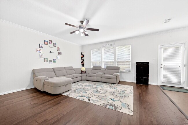 Photo - Well-Maintained Home in Irving – Convenient Location & Comfortable Living