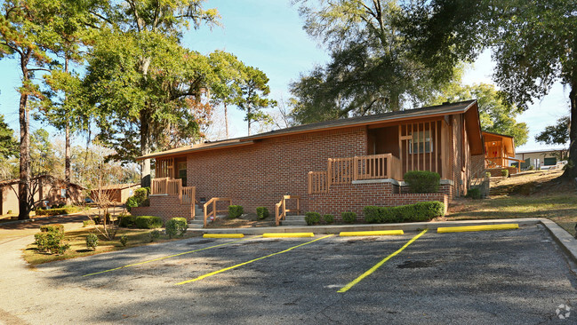 Building Photo - Golden Leaf Apartments