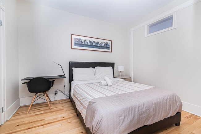 Building Photo - 4299 Rue Saint-Antoine O