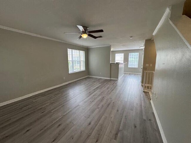 Building Photo - Updated 2 Bedroom 2 Bath Townhome in Siena...