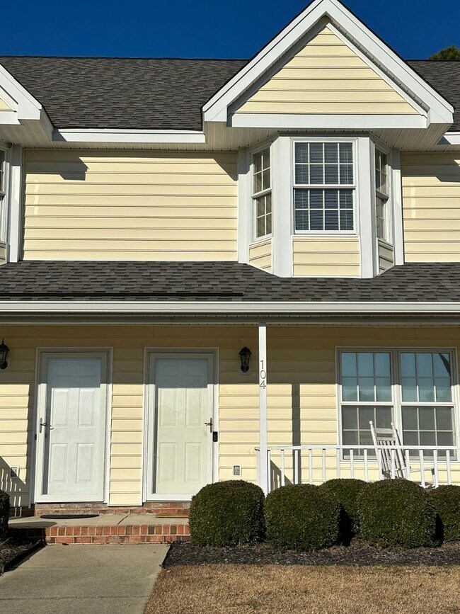 Foto del edificio - 104 New Brookland Pl