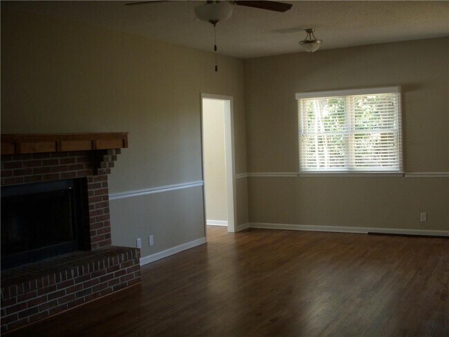 Building Photo - 300 Sand Castle Ln