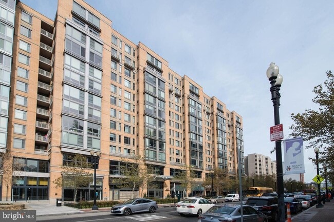 Building Photo - 475 K St NE