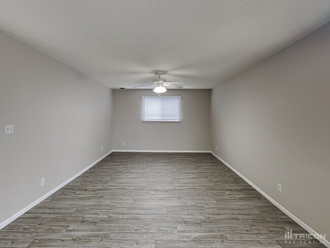 Foto del edificio - 1121 W 12th Pl