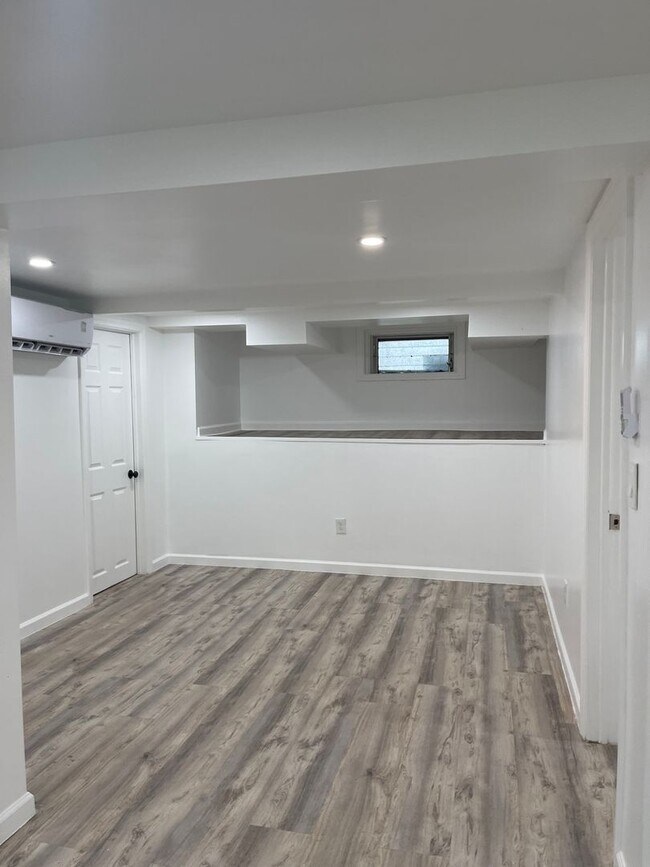 Building Photo - 258 Greeley Ave