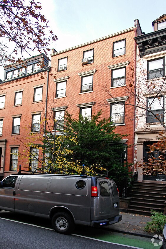 Primary Photo - 262 Henry St