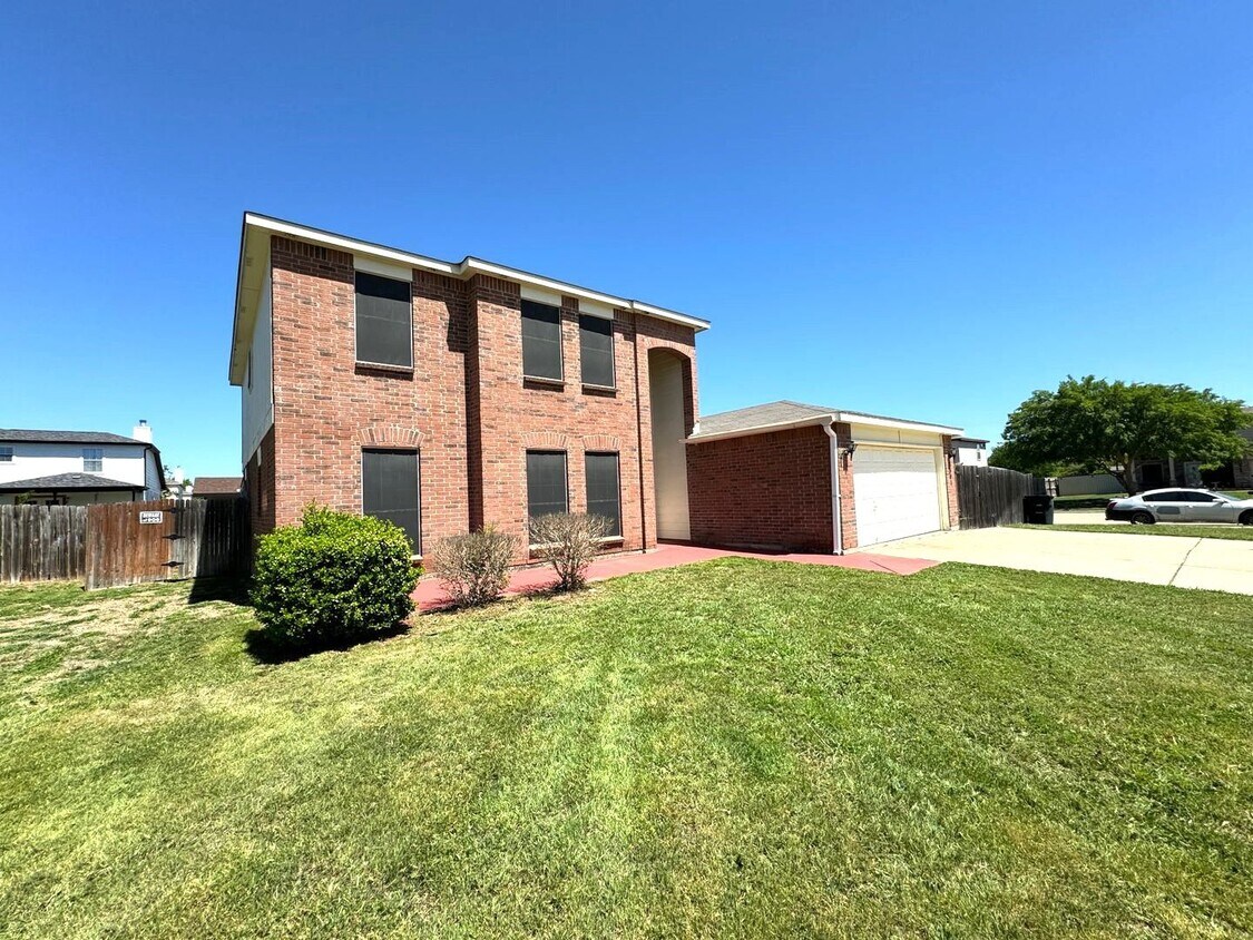 Foto principal - 3301 Bull Run Dr