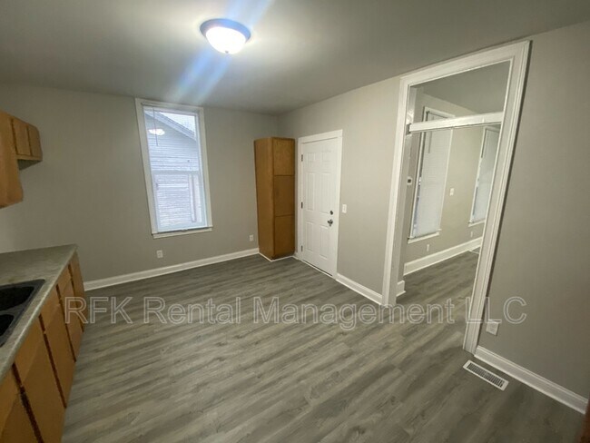 Foto del edificio - 108 N 6th St