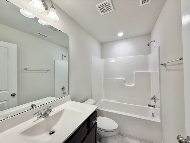 Foto del edificio - **OFFERING RENT PROMOTION FOR FIRST 6 MONTHS, WAIVED APPLICATION FEES & $200 MOVE IN PROMOTION** ...
