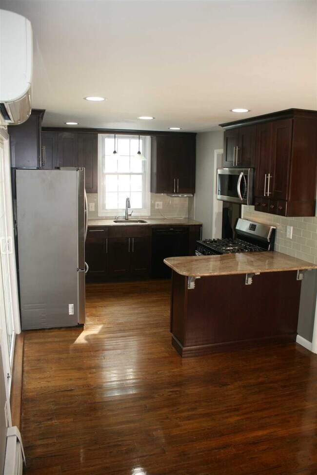 Foto del edificio - 12 Dutchess Ave