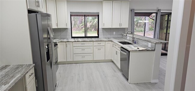 Foto del edificio - 1336 Lucaya Ave