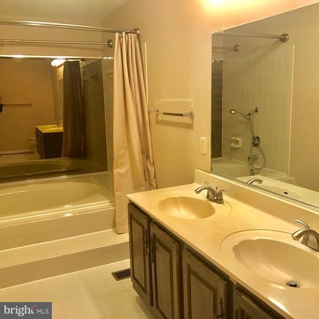 Building Photo - 777 Live Oak Dr