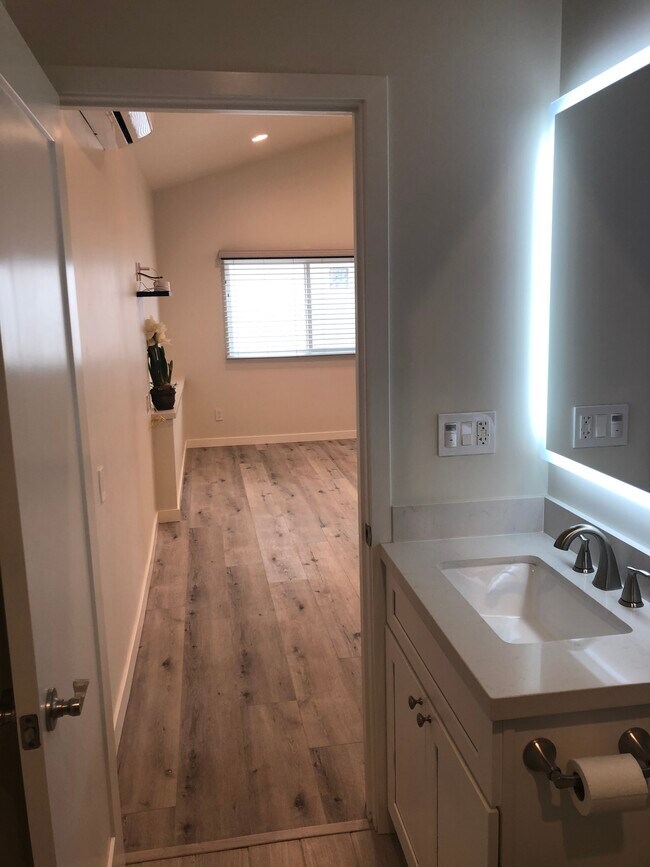 Foto del edificio - 6140 W 74th St