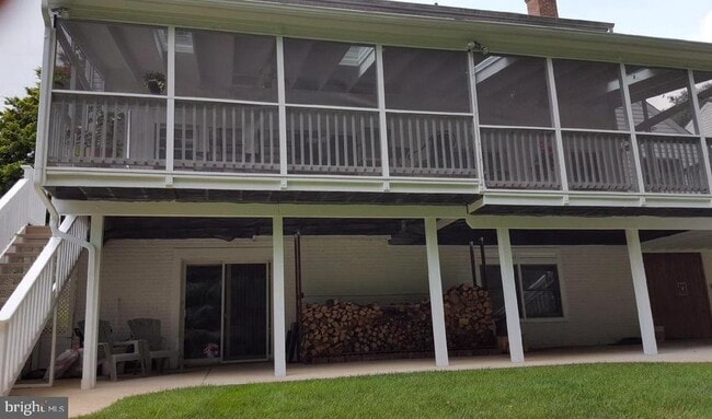 Foto del edificio - 8268 Rippling Branch Rd