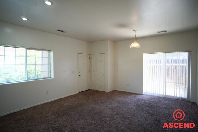 Building Photo - 548 Yellow Meadow Ct