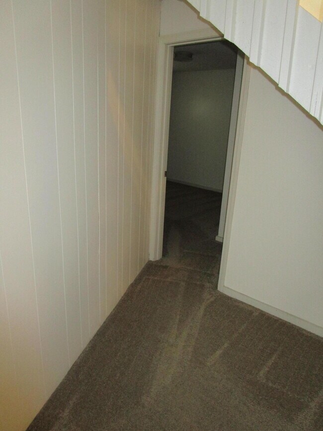 Building Photo - 3016 Alpine Dr