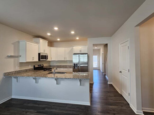 Building Photo - 369 Highline Trl