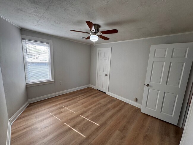 Foto del edificio - 239 E Maple Ave